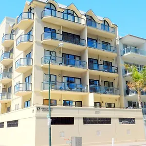 4* Aparthotel Glenelg Beachside